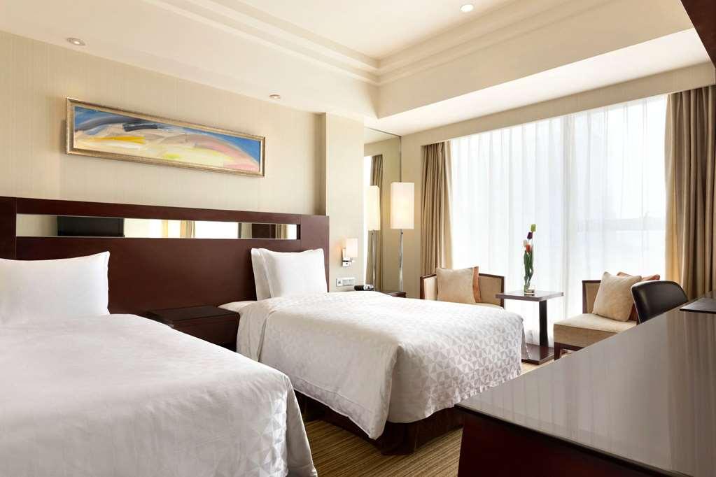 Ramada Plaza Lianyungang Hotel Room photo