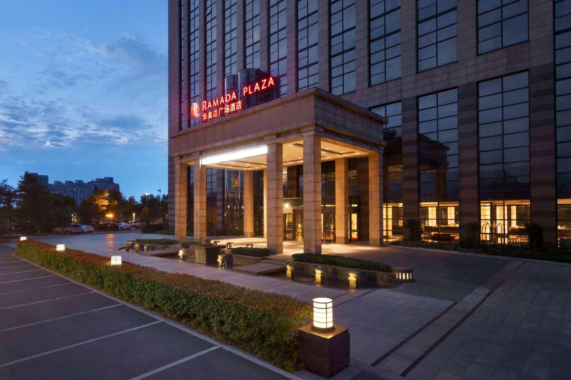 Ramada Plaza Lianyungang Hotel Exterior photo